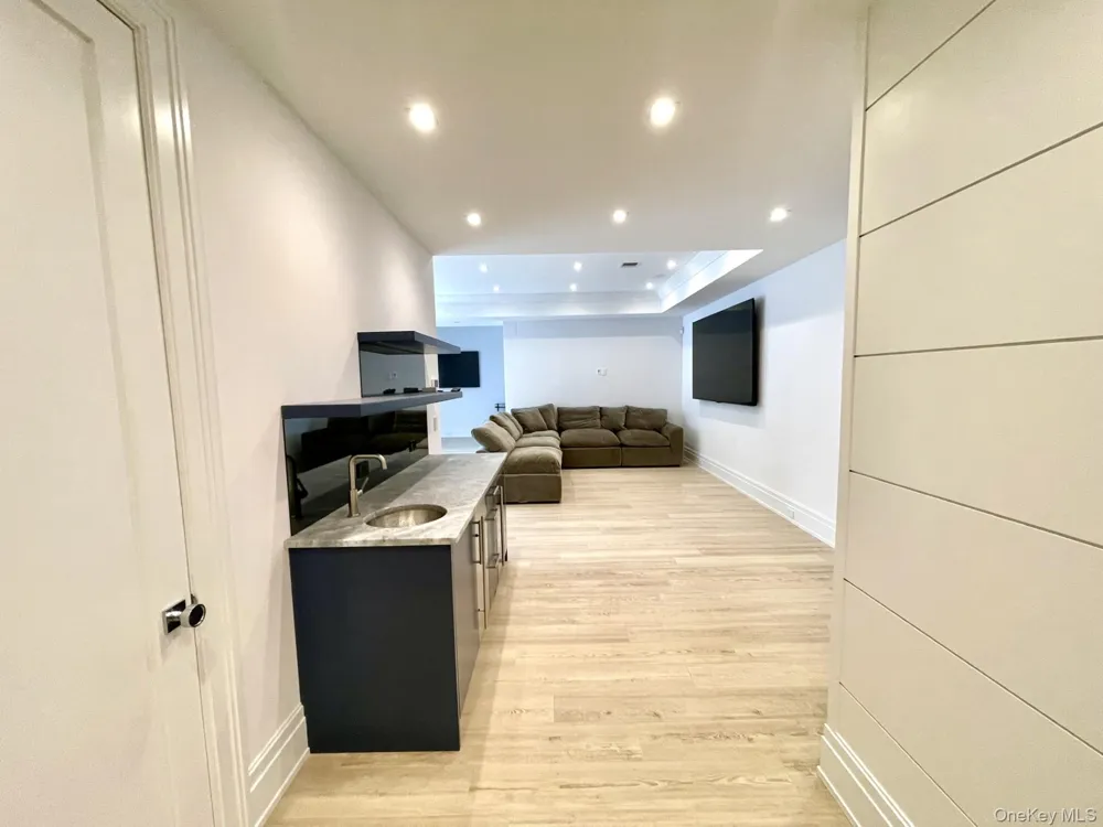 59 Shinnecock Hills Road Southampton, NY 11968