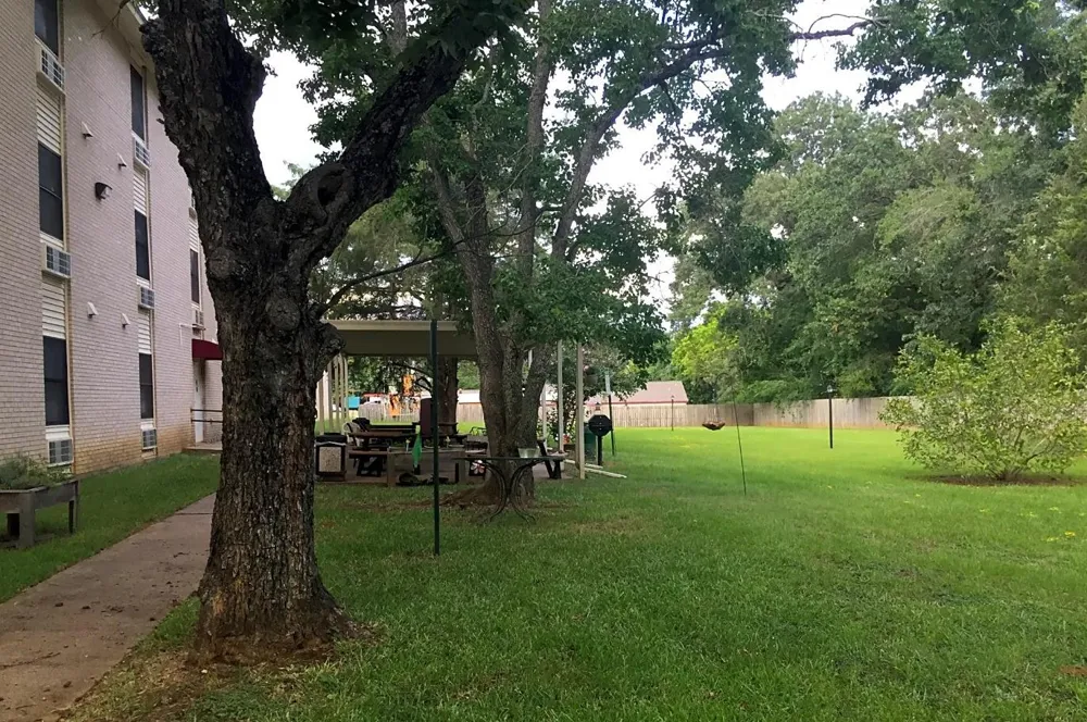 122 Kickapoo St Palestine, TX 75803