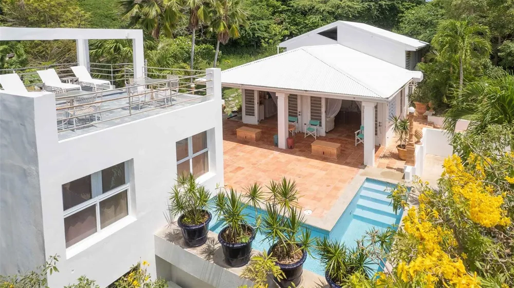 20 CALLE RAMOS RIVERA Vieques, PR 00765