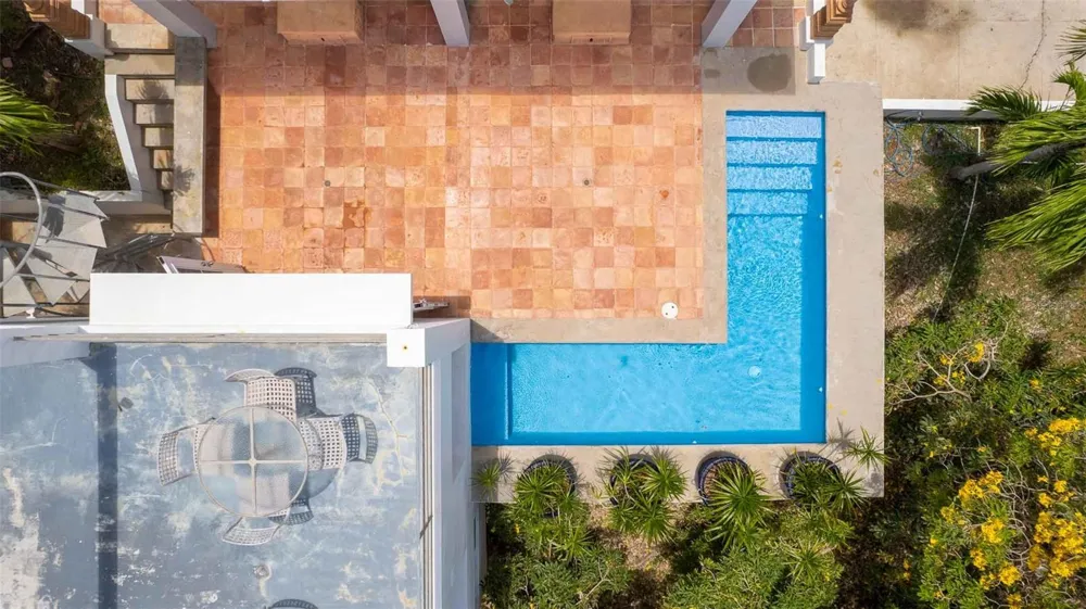20 CALLE RAMOS RIVERA Vieques, PR 00765