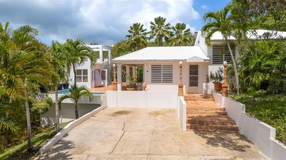 20 CALLE RAMOS RIVERA Vieques, PR 00765
