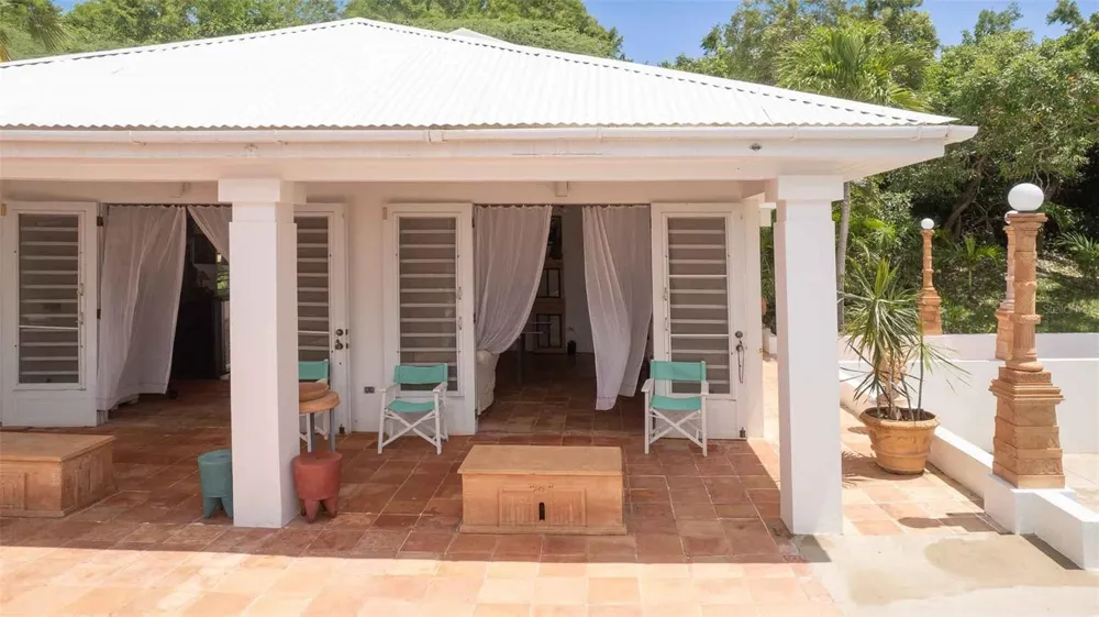 20 CALLE RAMOS RIVERA Vieques, PR 00765