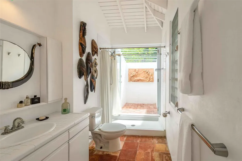 20 CALLE RAMOS RIVERA Vieques, PR 00765
