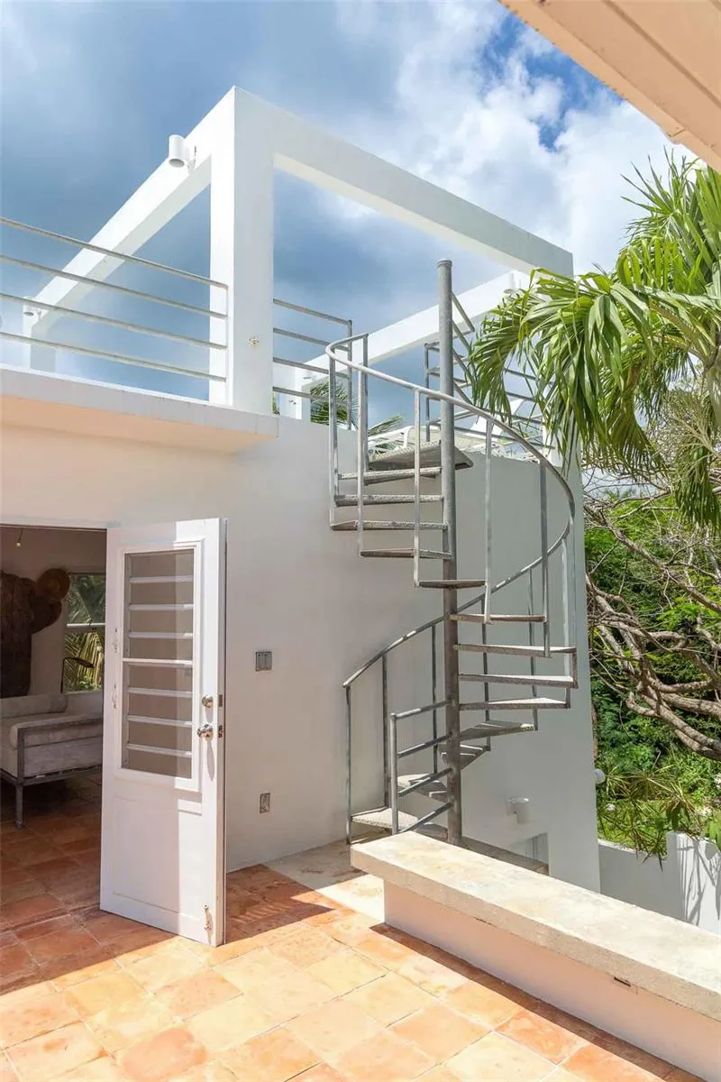 20 CALLE RAMOS RIVERA Vieques, PR 00765