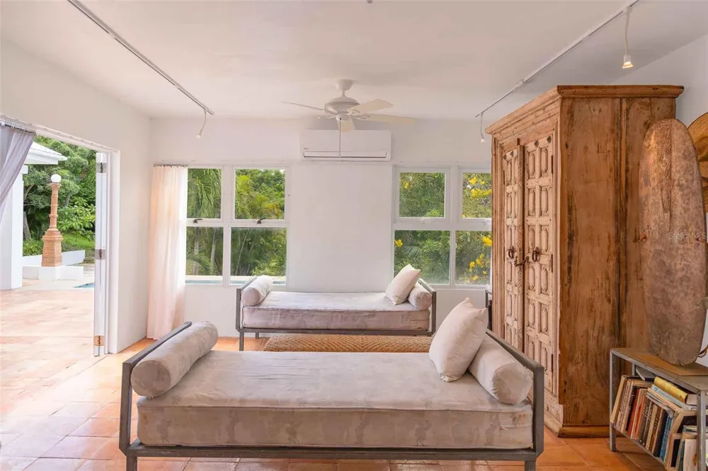 20 CALLE RAMOS RIVERA Vieques, PR 00765