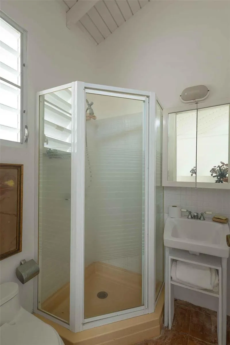 20 CALLE RAMOS RIVERA Vieques, PR 00765