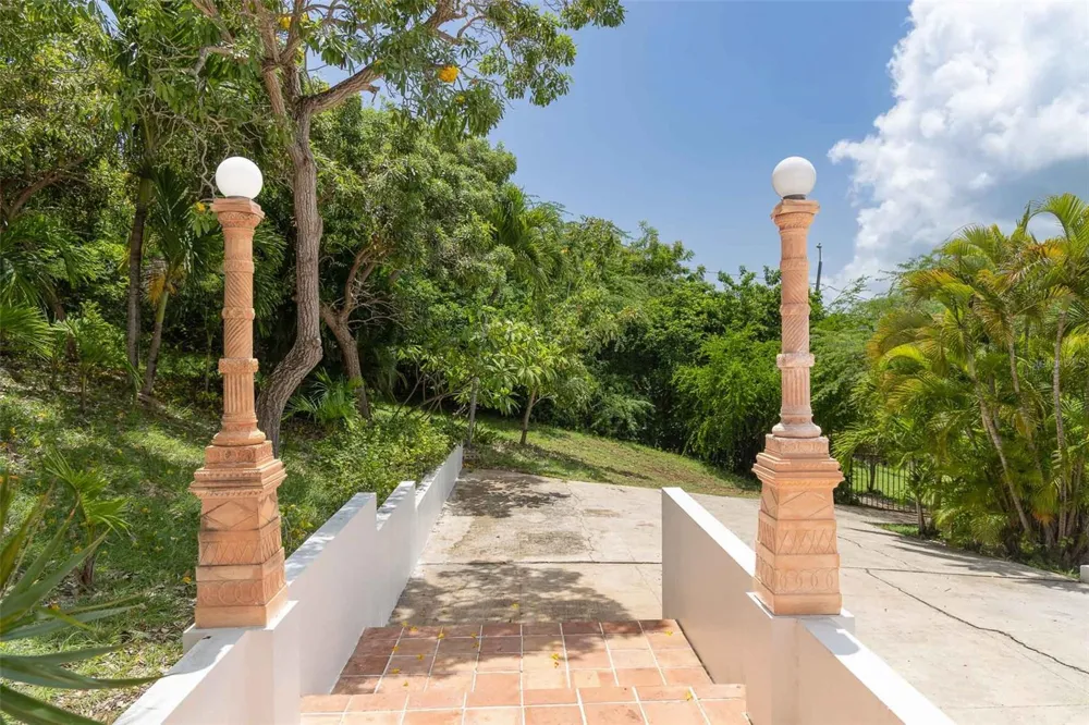20 CALLE RAMOS RIVERA Vieques, PR 00765