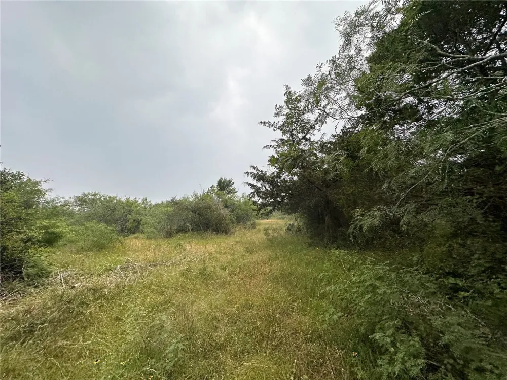 2 Private Road 4601 Waelder, TX 78959