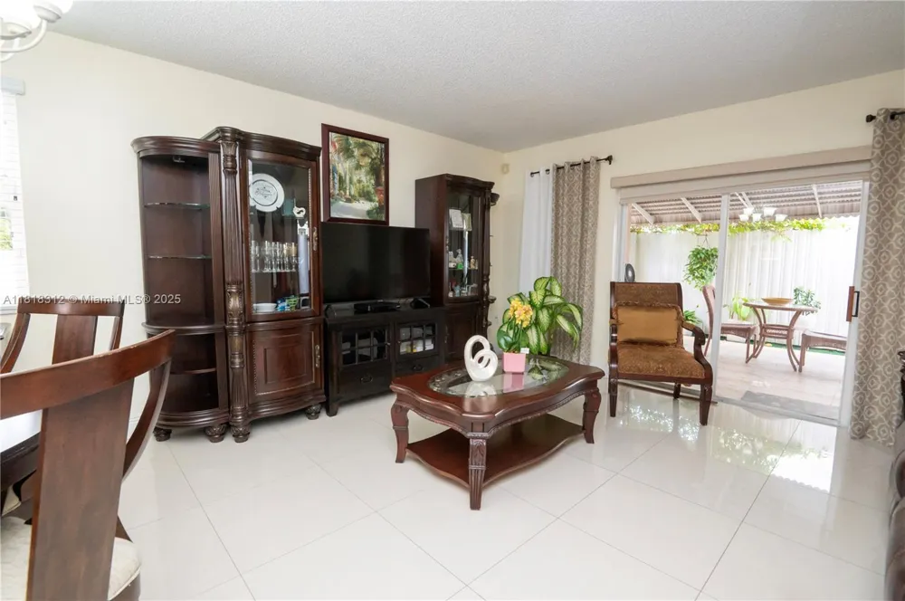2375 W 74th St #106-6 Hialeah, FL 33016