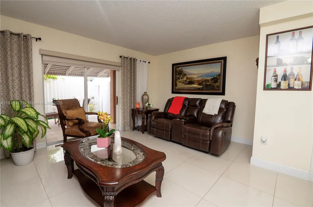 2375 W 74th St #106-6 Hialeah, FL 33016