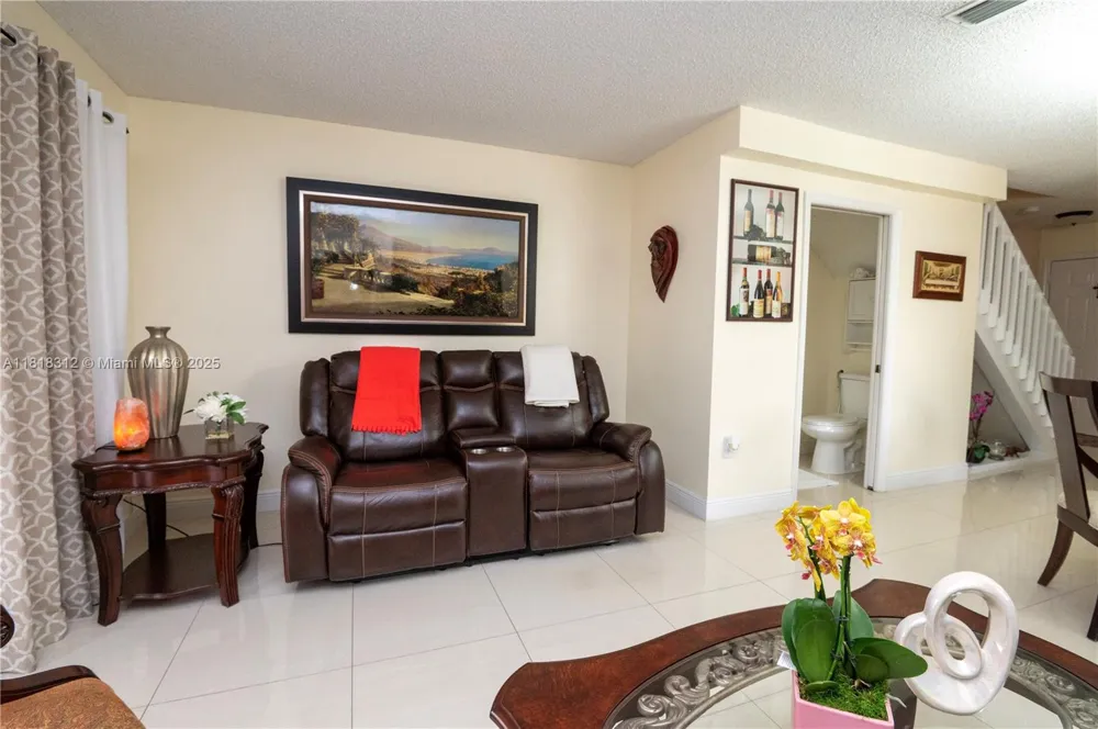 2375 W 74th St #106-6 Hialeah, FL 33016