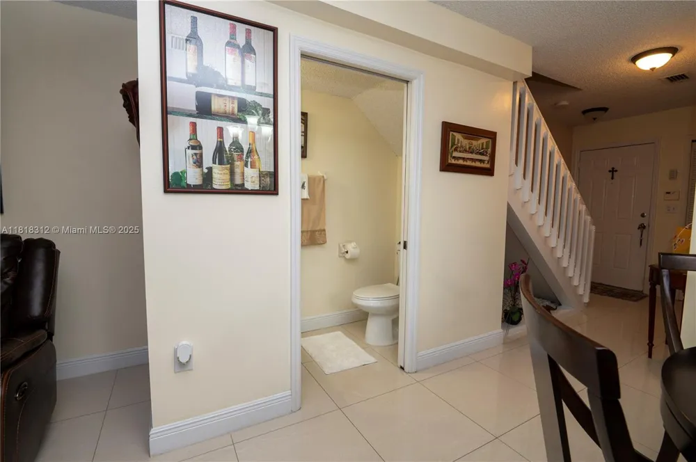 2375 W 74th St #106-6 Hialeah, FL 33016