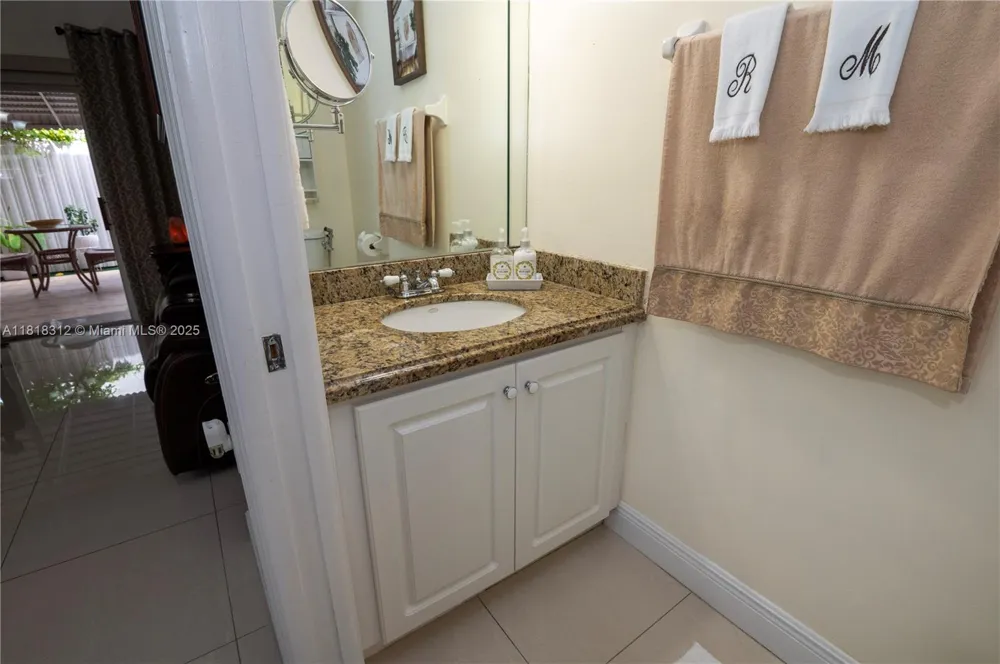 2375 W 74th St #106-6 Hialeah, FL 33016