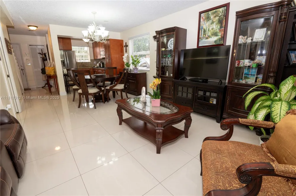2375 W 74th St #106-6 Hialeah, FL 33016