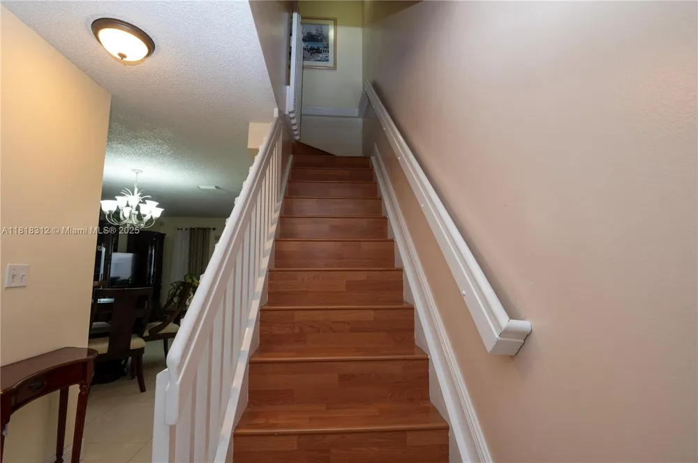 2375 W 74th St #106-6 Hialeah, FL 33016