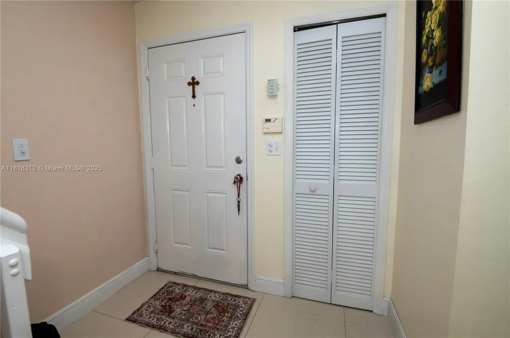 2375 W 74th St #106-6 Hialeah, FL 33016