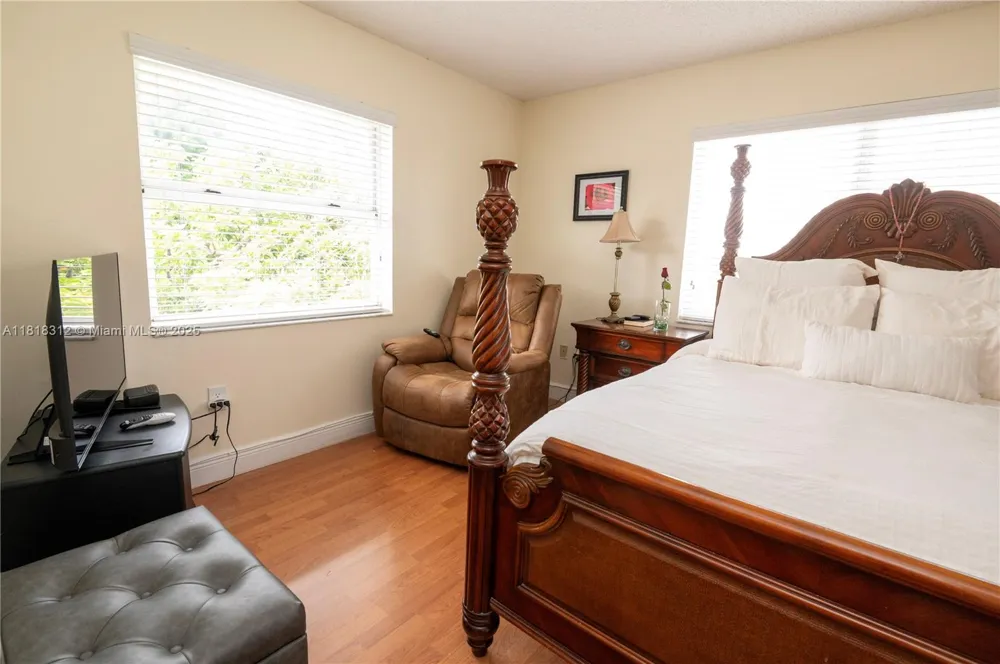 2375 W 74th St #106-6 Hialeah, FL 33016