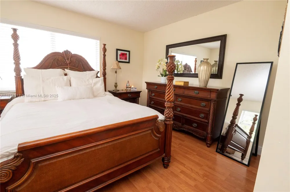2375 W 74th St #106-6 Hialeah, FL 33016