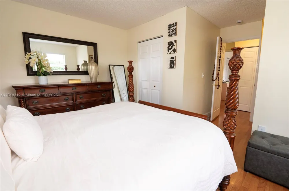 2375 W 74th St #106-6 Hialeah, FL 33016