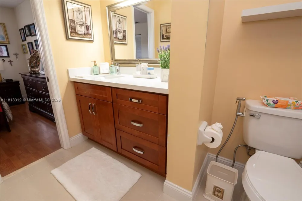 2375 W 74th St #106-6 Hialeah, FL 33016