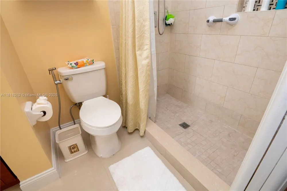 2375 W 74th St #106-6 Hialeah, FL 33016