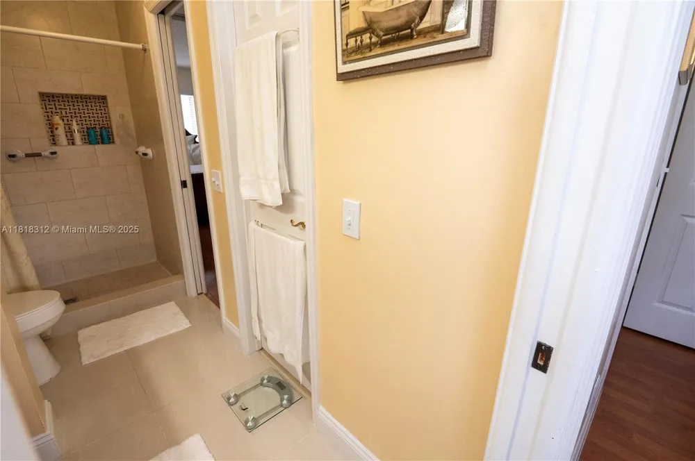 2375 W 74th St #106-6 Hialeah, FL 33016