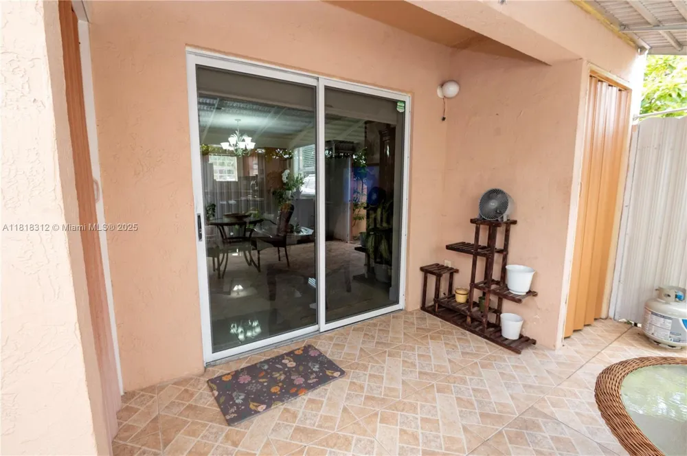 2375 W 74th St #106-6 Hialeah, FL 33016