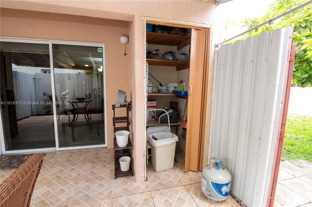 2375 W 74th St #106-6 Hialeah, FL 33016