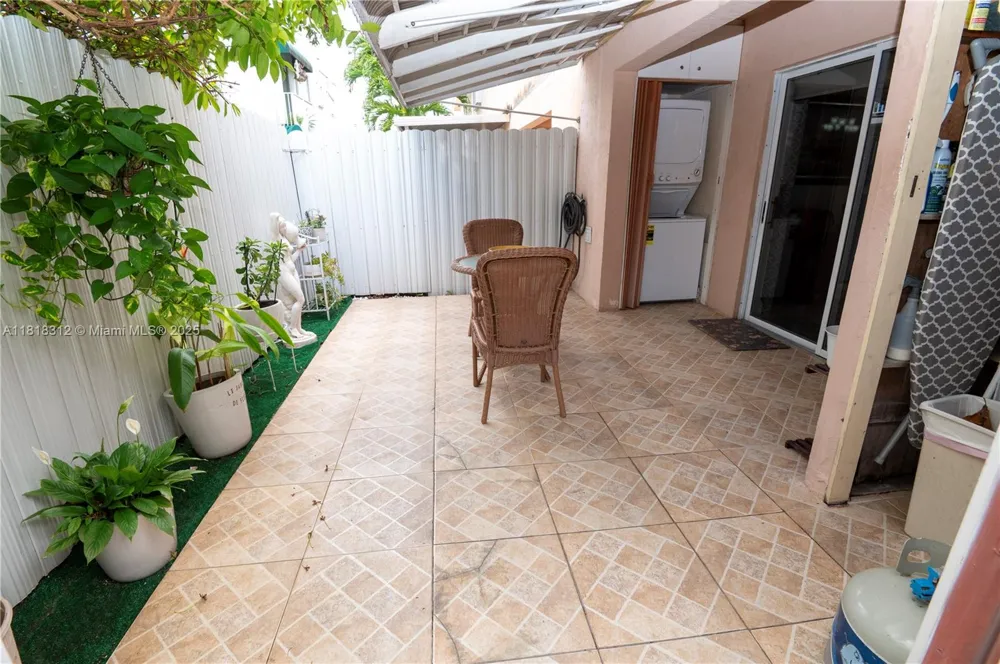 2375 W 74th St #106-6 Hialeah, FL 33016