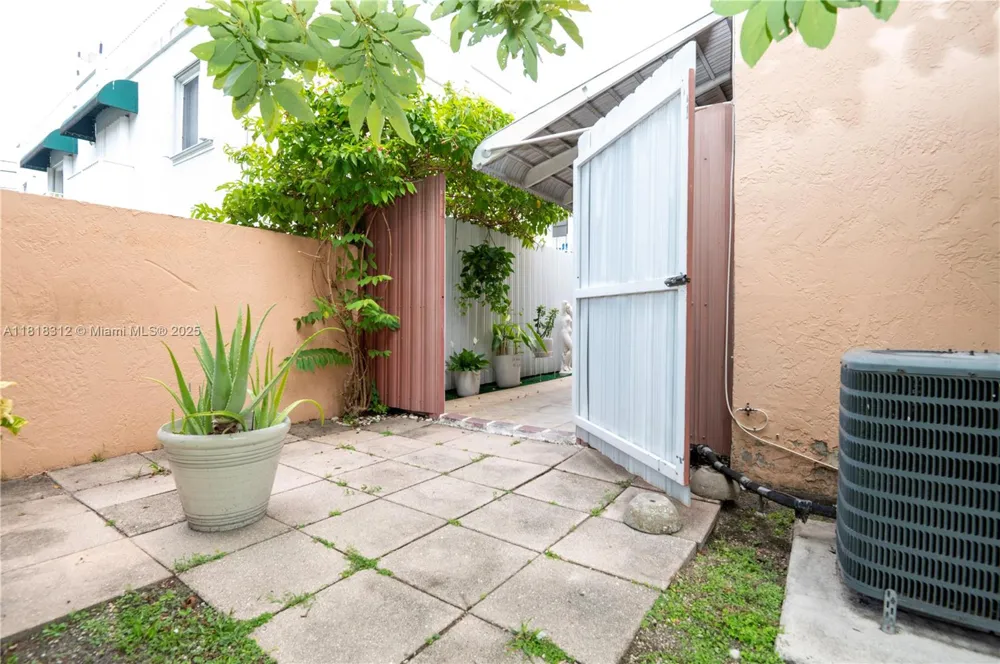 2375 W 74th St #106-6 Hialeah, FL 33016