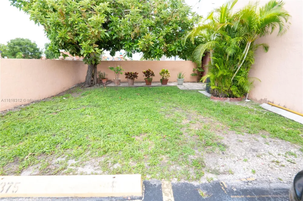 2375 W 74th St #106-6 Hialeah, FL 33016