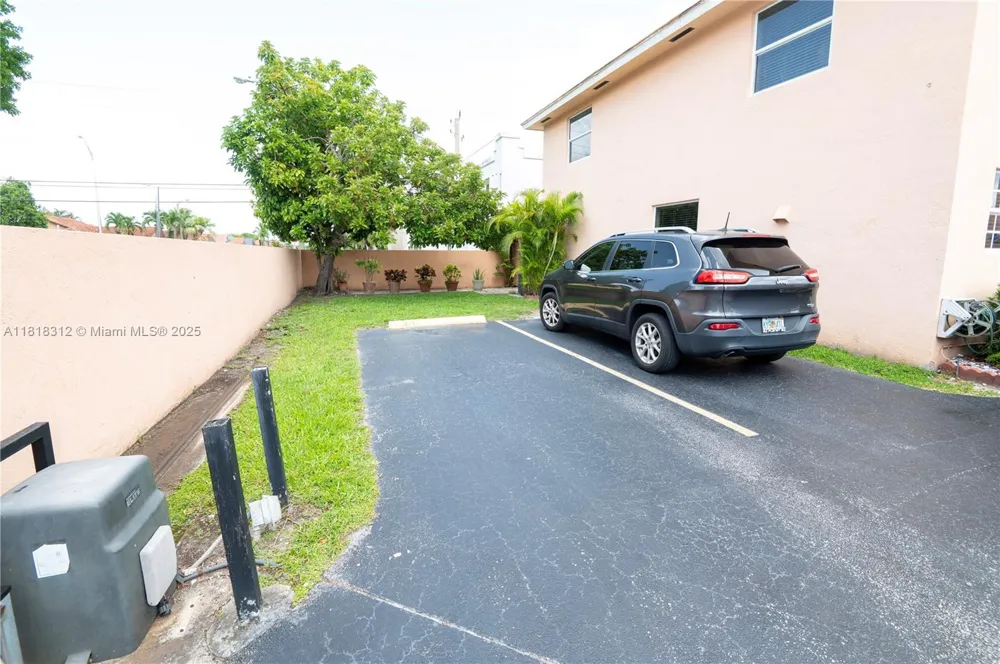 2375 W 74th St #106-6 Hialeah, FL 33016