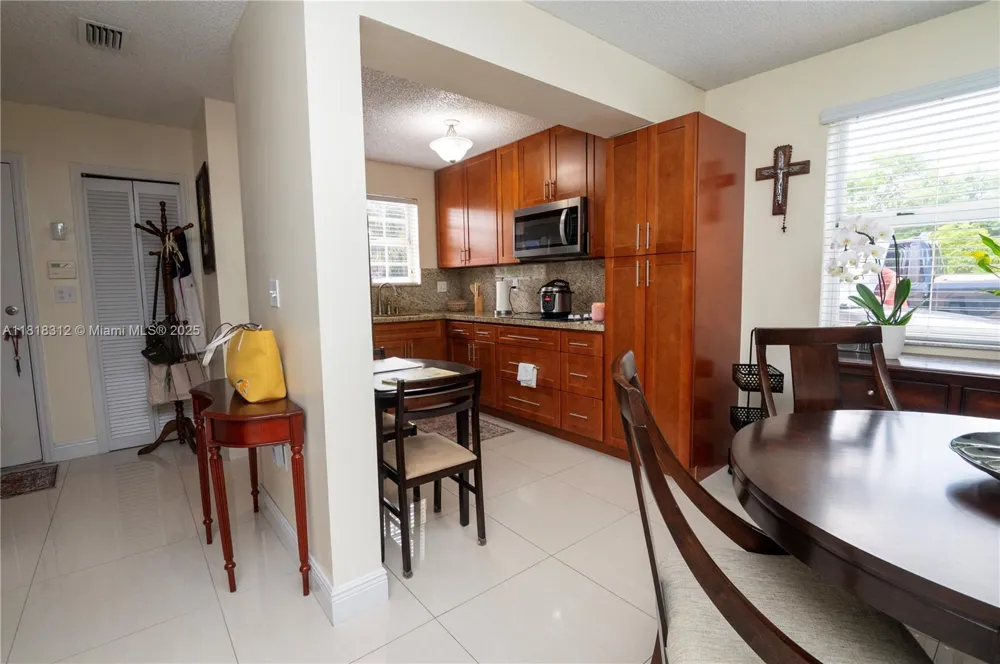 2375 W 74th St #106-6 Hialeah, FL 33016