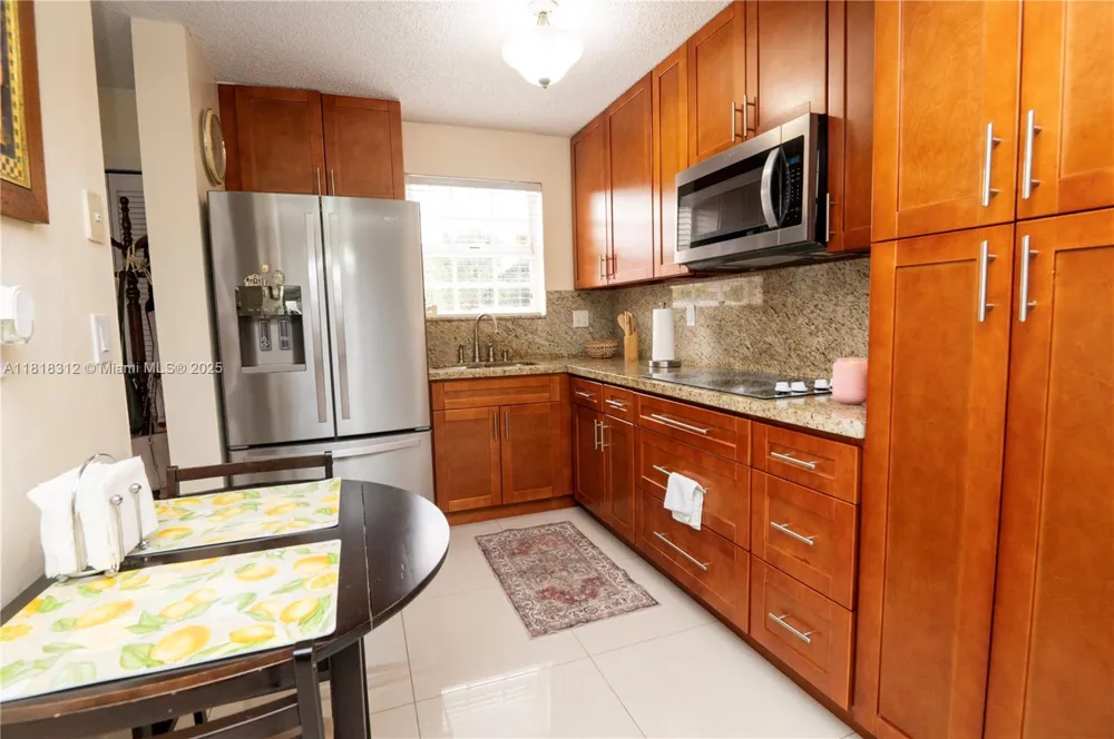 2375 W 74th St #106-6 Hialeah, FL 33016