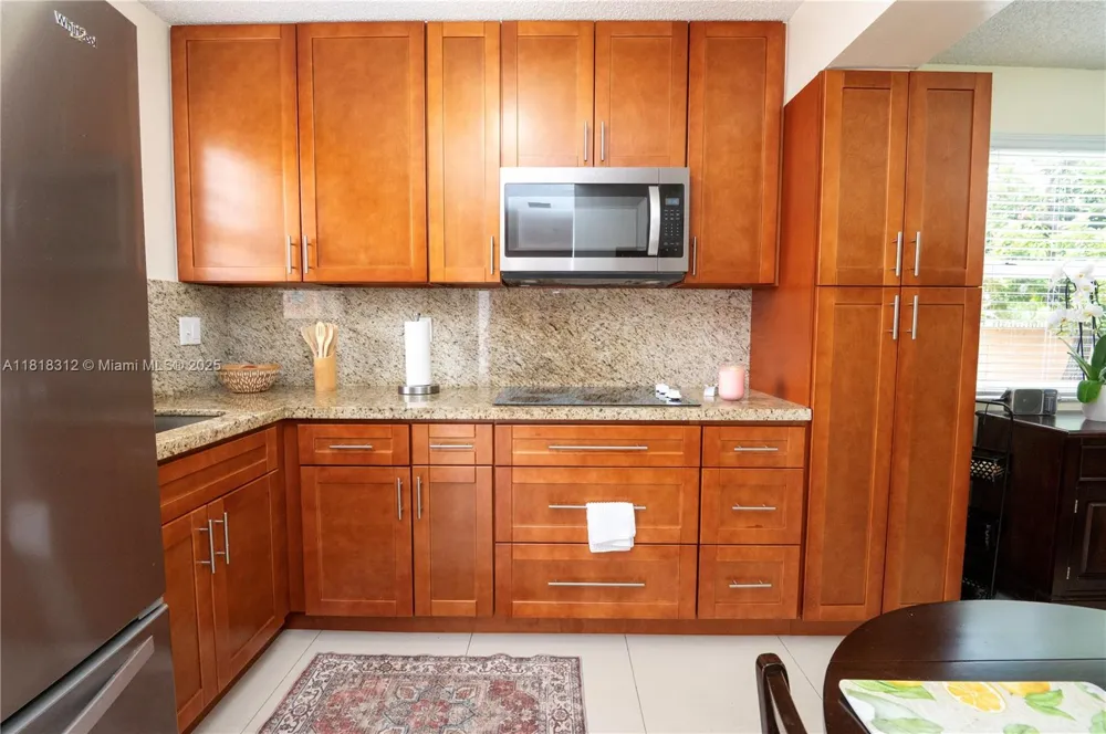 2375 W 74th St #106-6 Hialeah, FL 33016