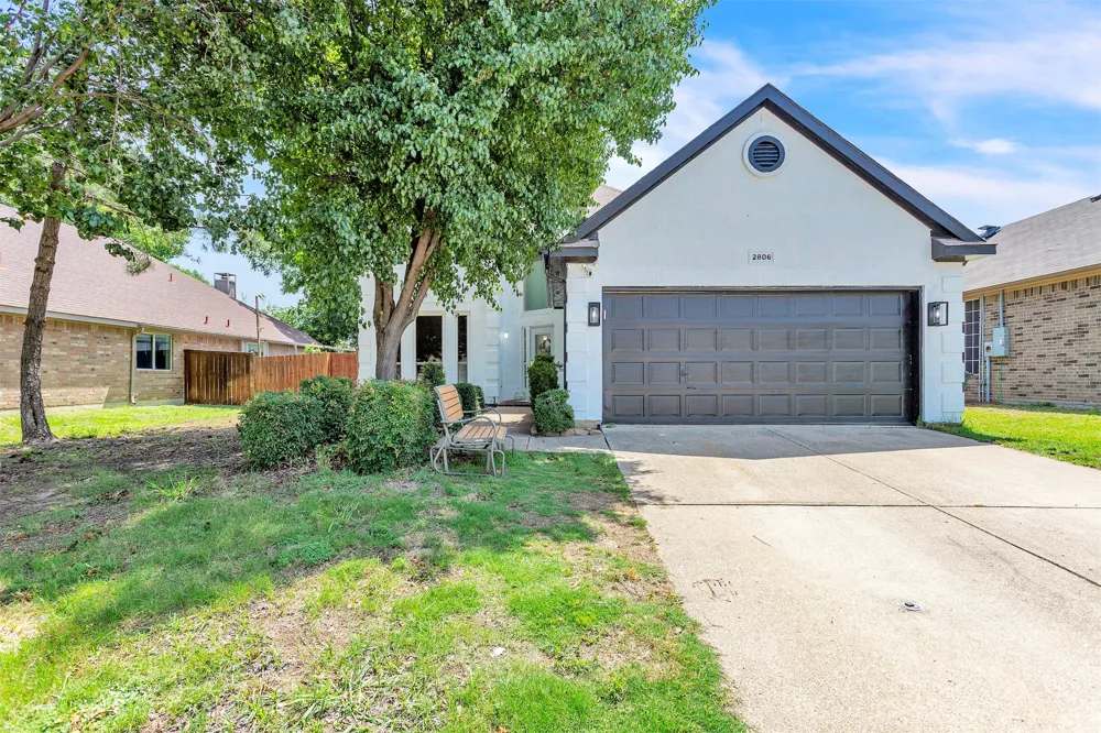 2806 Wandering Oak Drive