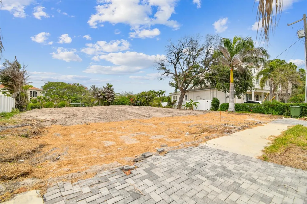 17 W SPANISH MAIN STREET Tampa, FL 33609