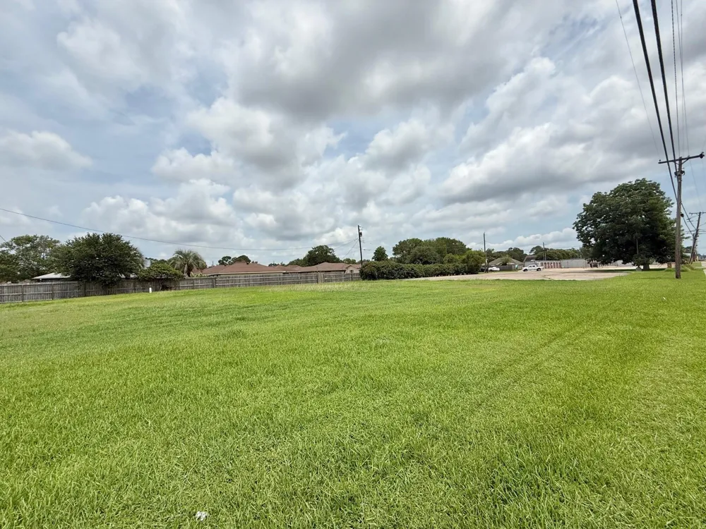 2702 Nall Street Port Neches, TX 77651