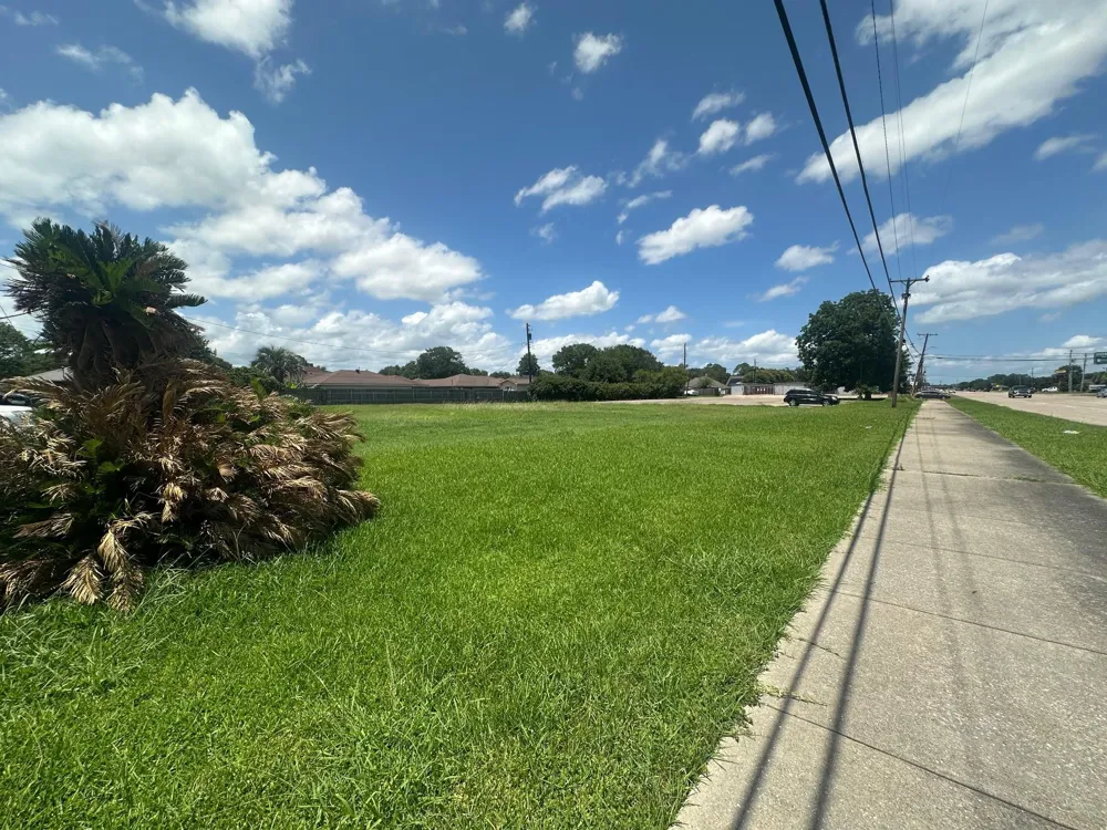 2702 Nall Street Port Neches, TX 77651