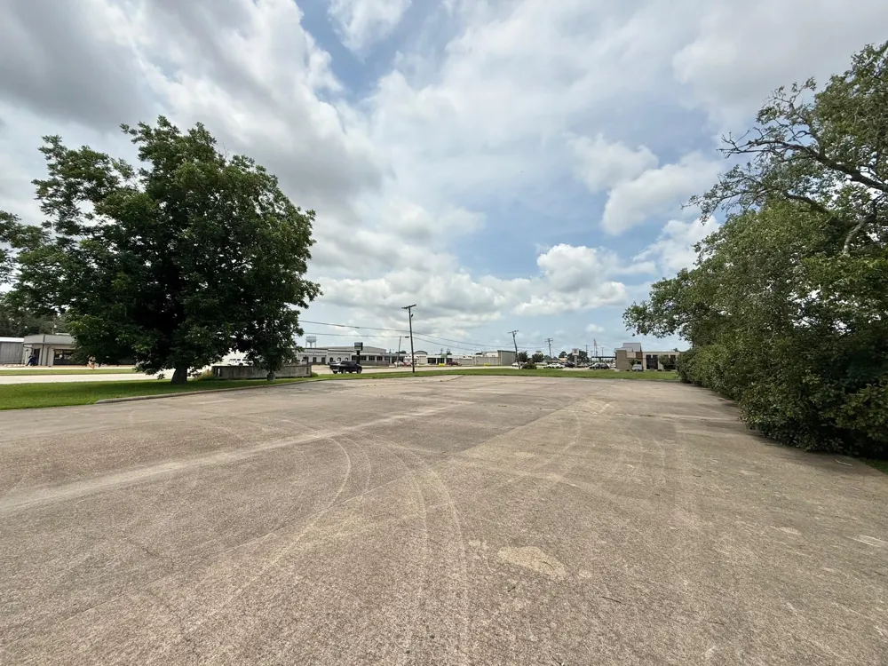 2702 Nall Street Port Neches, TX 77651