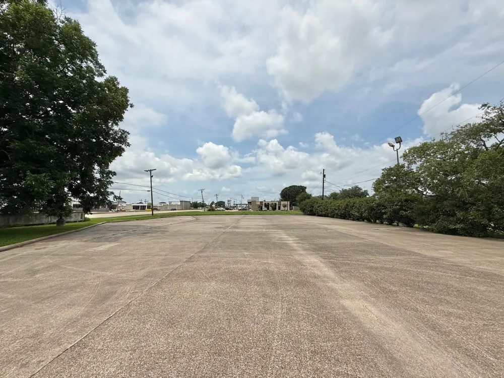 2702 Nall Street Port Neches, TX 77651