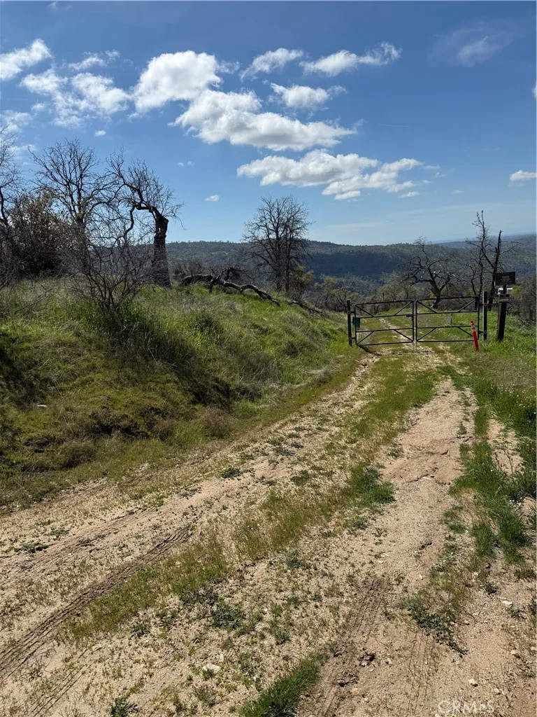 38914 Road 810 Raymond, CA 93653