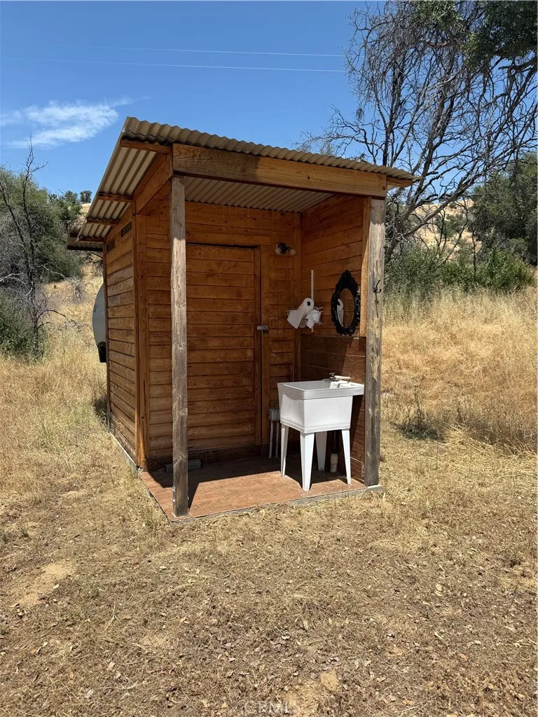 38914 Road 810 Raymond, CA 93653