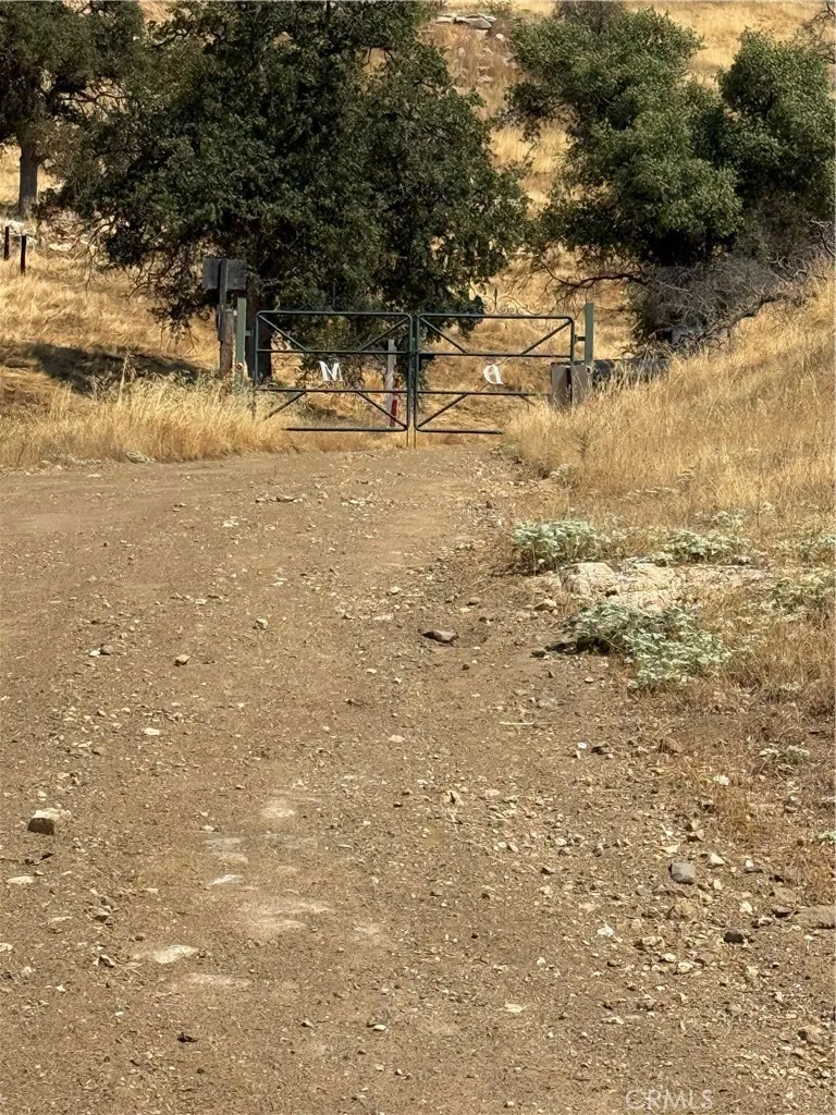 38914 Road 810 Raymond, CA 93653