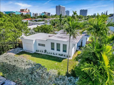 7537 W Treasure Dr