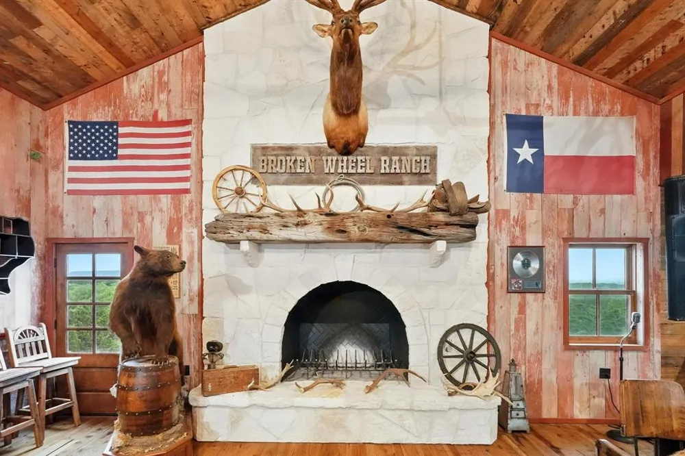 635 County Road 184 Lawn, TX 79530