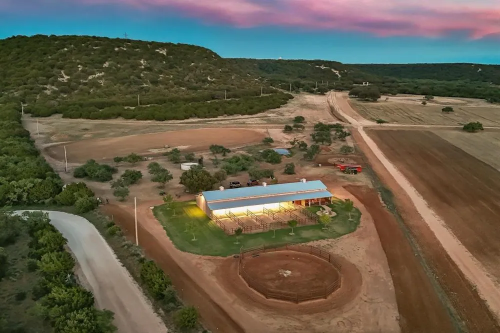 635 County Road 184 Lawn, TX 79530