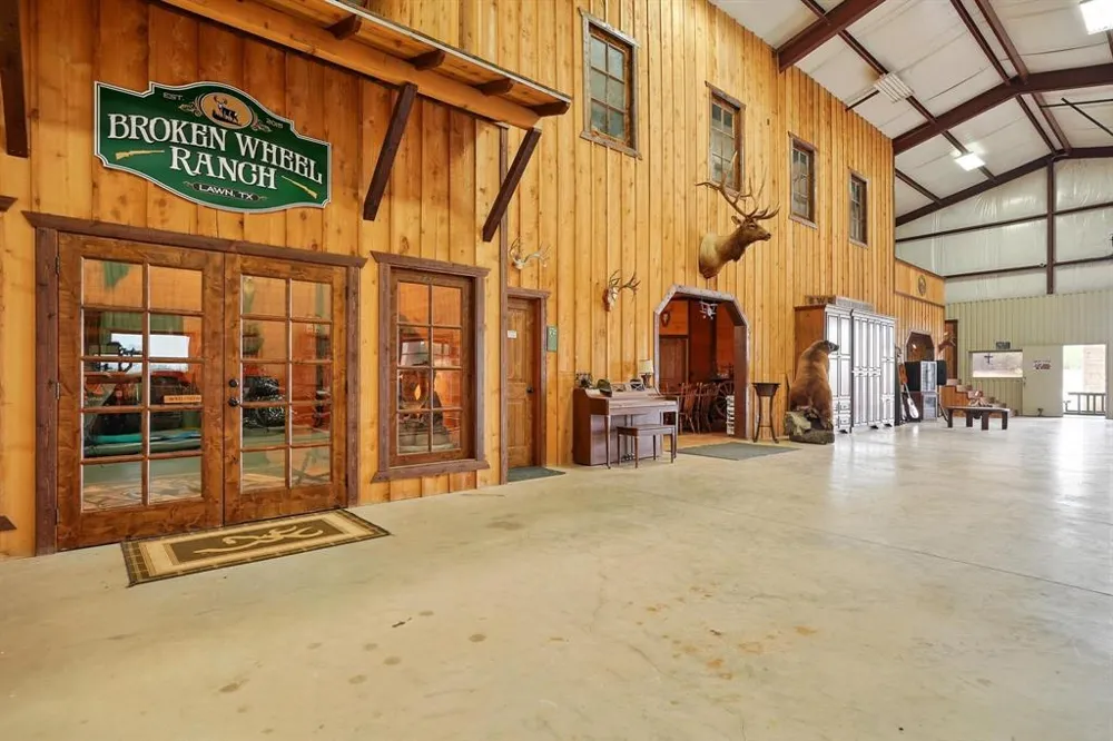 635 County Road 184 Lawn, TX 79530