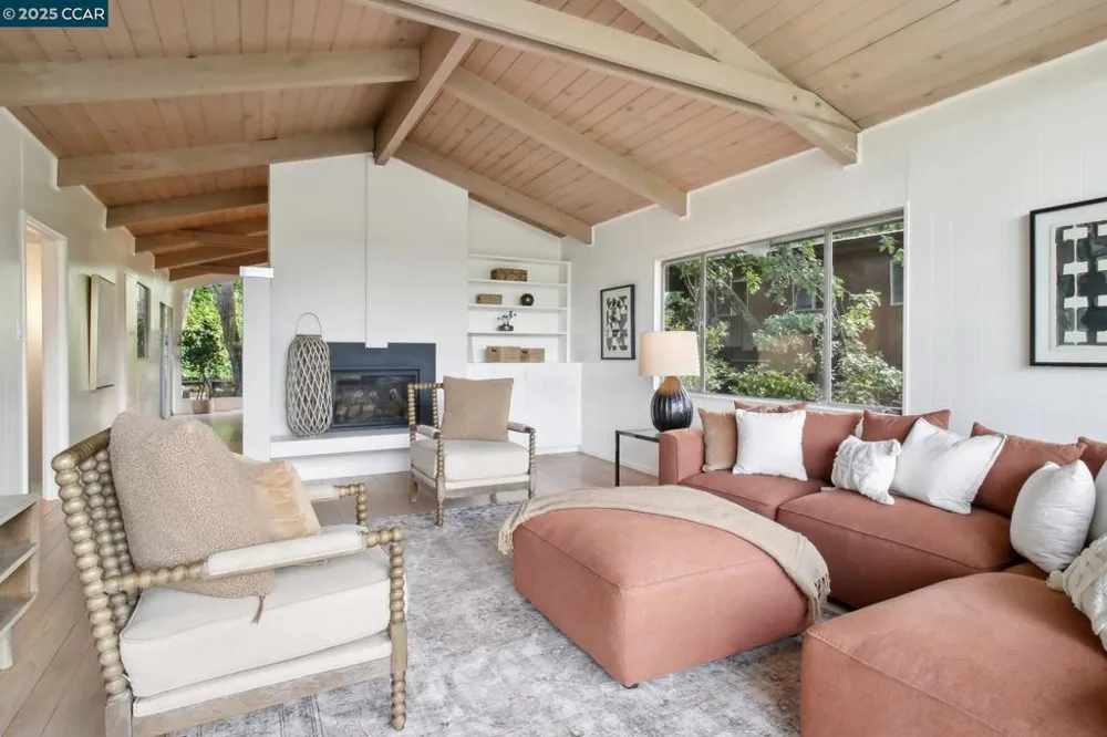 30 La Cuesta Rd Orinda, CA 94563