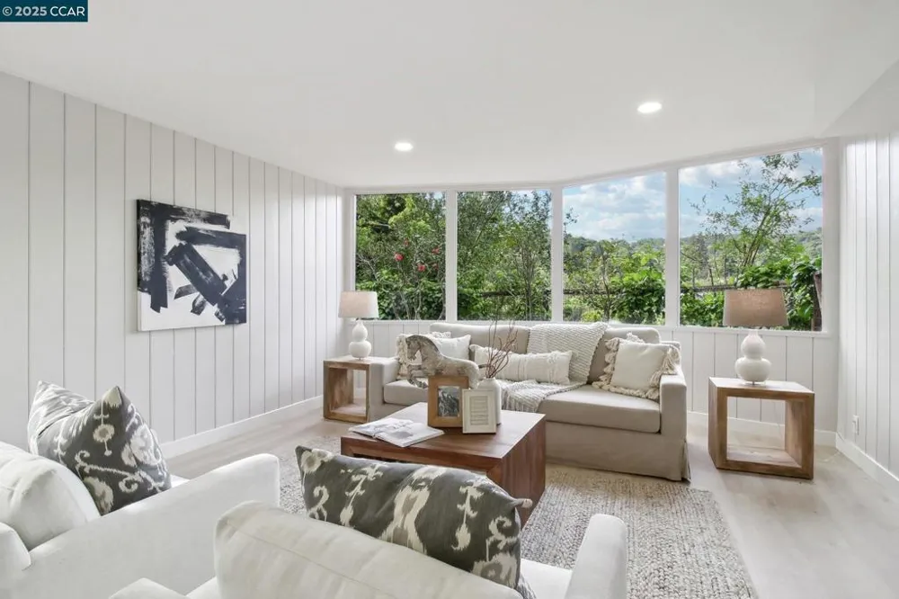30 La Cuesta Rd Orinda, CA 94563